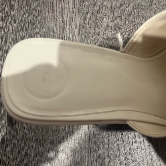 white platform heel - Picture 3 of 8